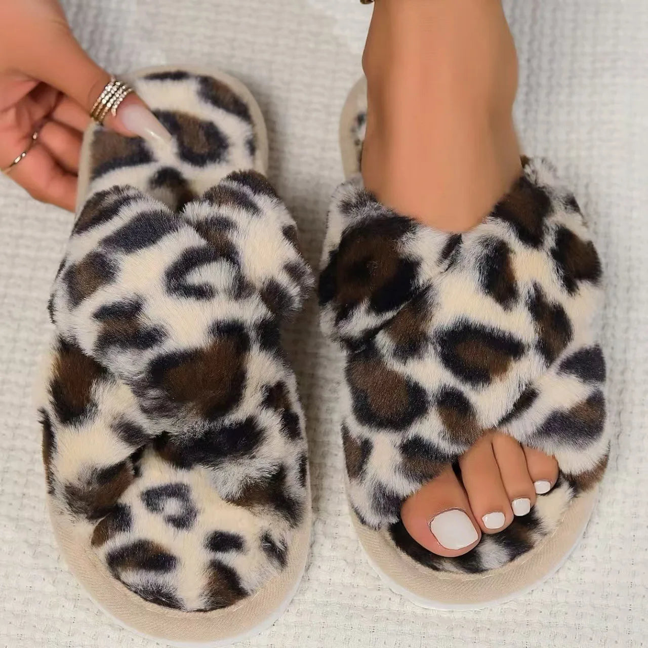 Leopard Print Winter Slippers – Women’s Plush Fur Indoor Warm Anti-Slip Slides